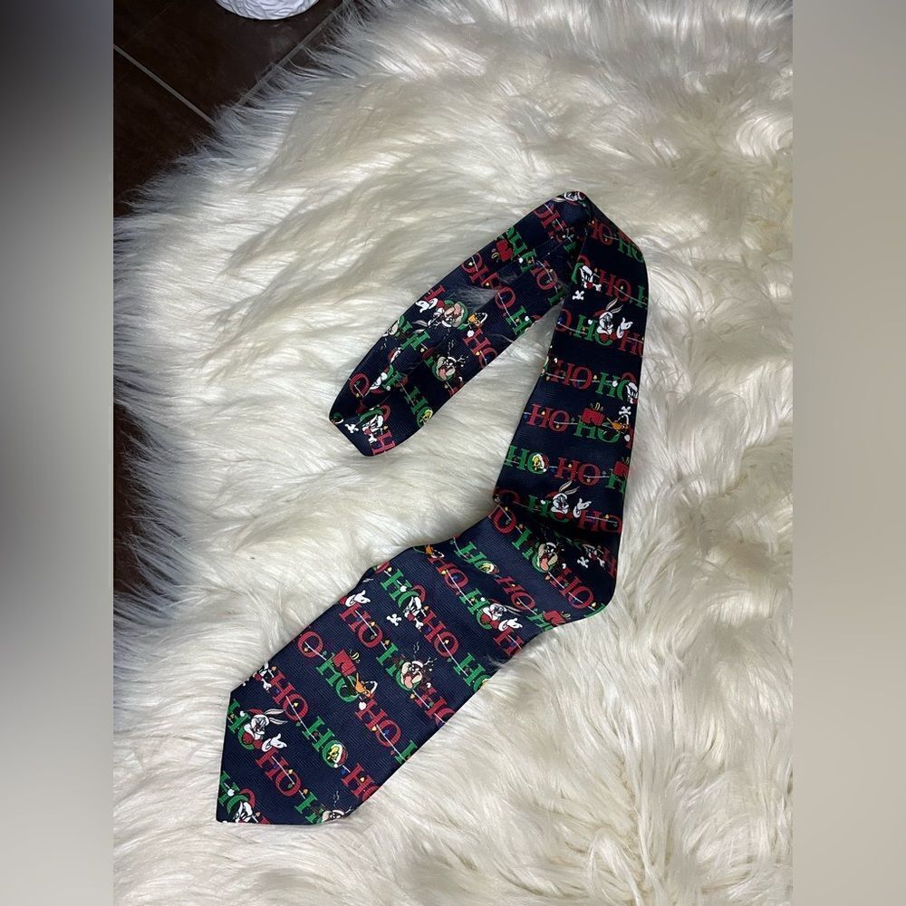 Looney Tunes “Ho, Ho, Ho” Christmas neck tie